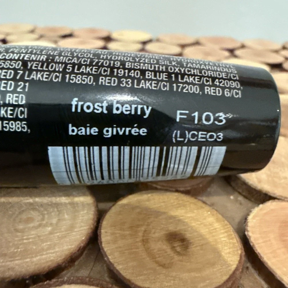 AVON Ultra color Rich BRILLIANCE Lipstick lip color‎ Frost Berry F103 SEALED
